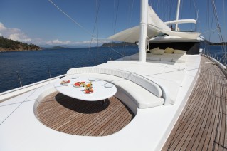 ANGELO II -  Foredeck Seating.JPG